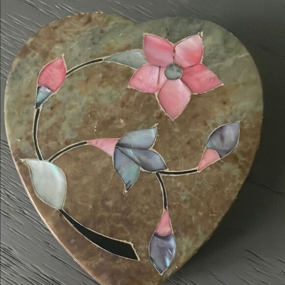 Heart-Shaped Floral Stone Trinket Box - Picture 5 of 7